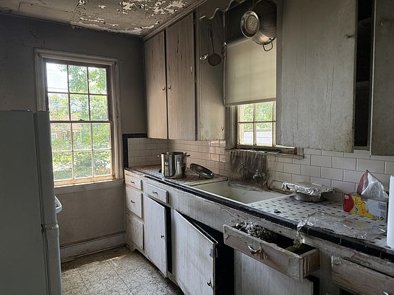 5th image of 3420 Oaklawn Ave NW