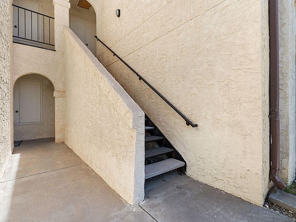 3rd image of 809 Country Club Dr SE APT 1D