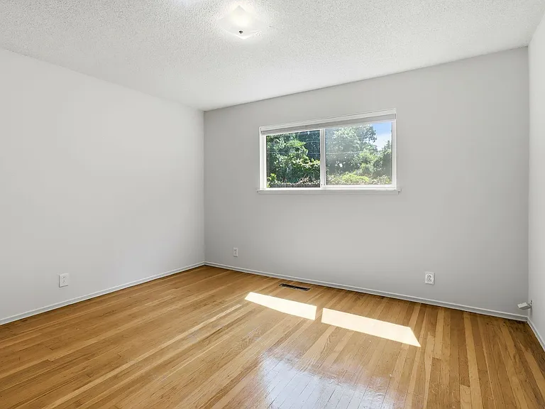 1571 Finch Way — Photo 30
