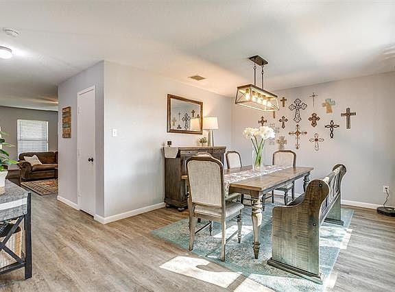 3rd image of 6921 Brookglen Ln