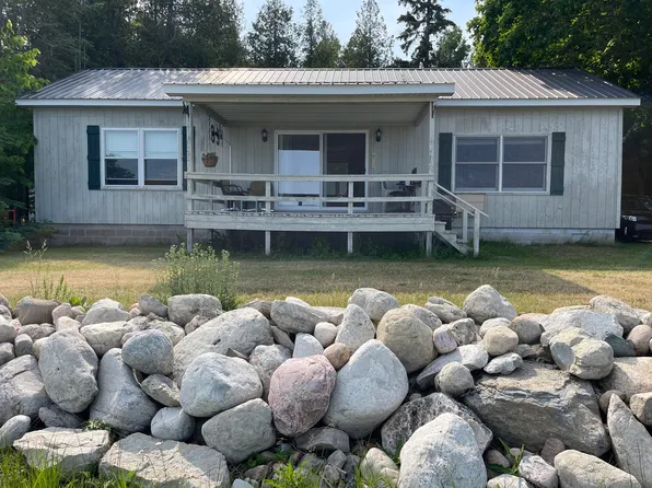 27027 1st Point Landing Rd, Goetzville, MI 49736