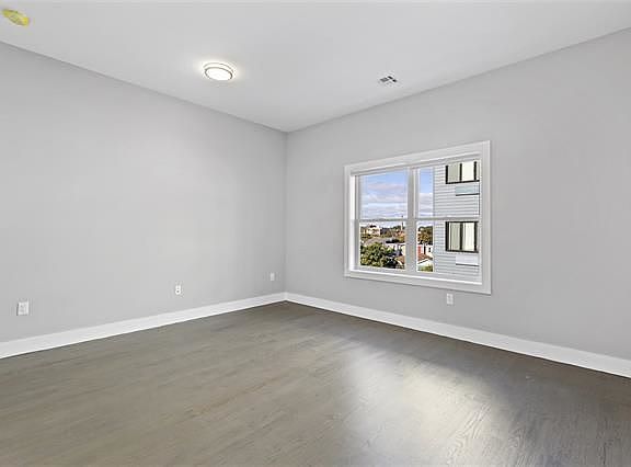 5th image of 313 Pine St #311