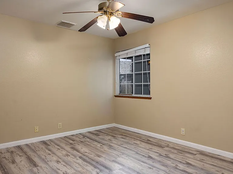 1221 Alysa Ct — Photo 15