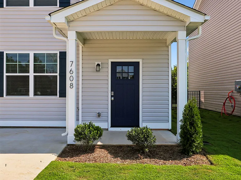 7608 Nightingale Ct — Photo 4