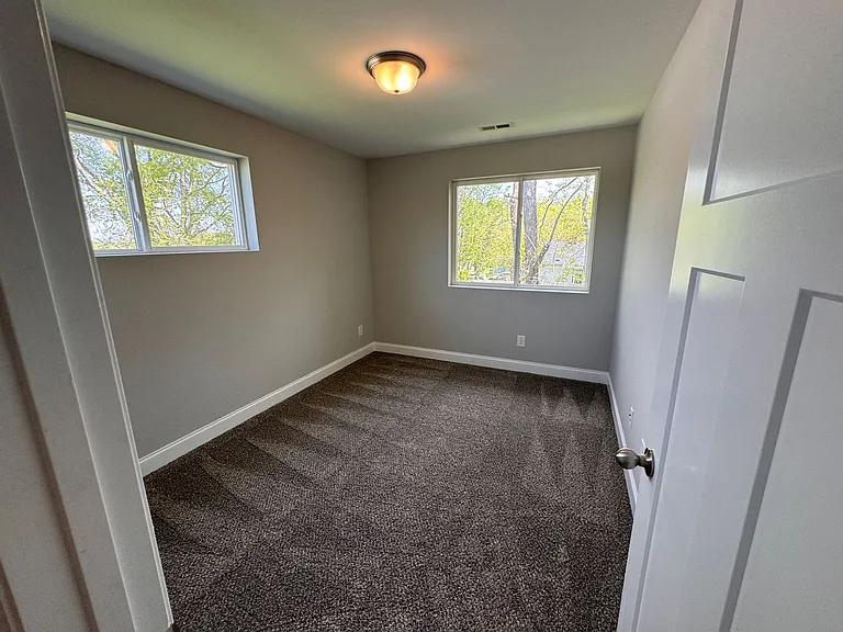 392 Armstrong St #A — Photo 12