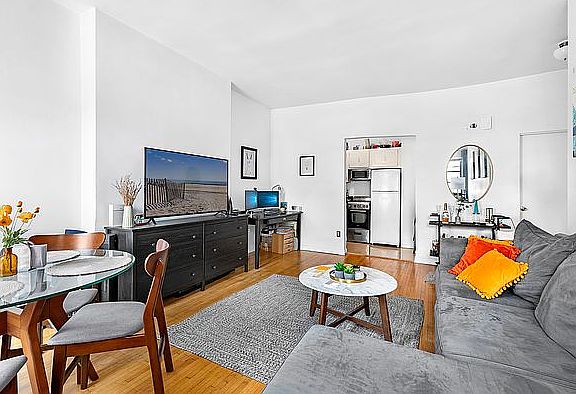 2nd image of 365 W 22nd St APT 3A
