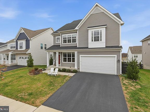 2nd image of 17964 Ridgewood Pl