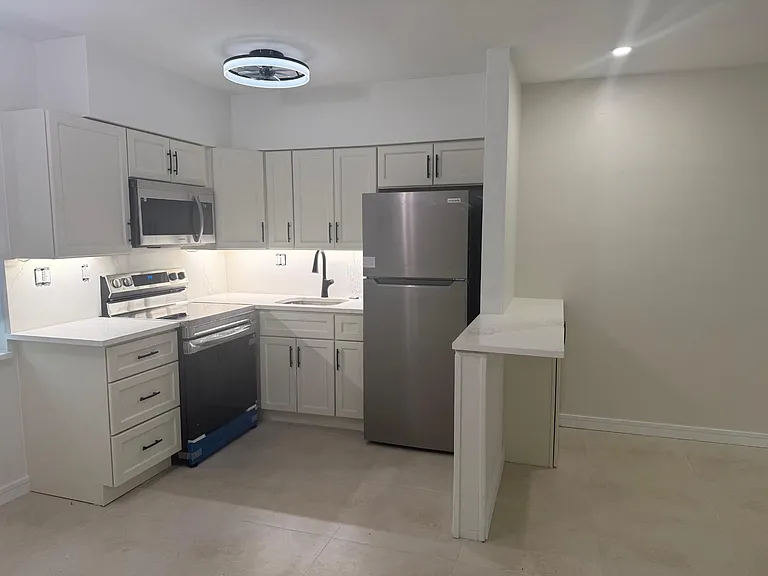 2725 Middle River Dr #11 — Photo 5