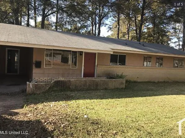 3139 Charleston Dr, Jackson, MS 39212