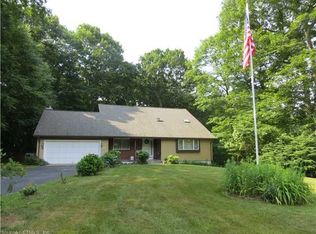 40 Paula Ln, Waterford, CT 06385
