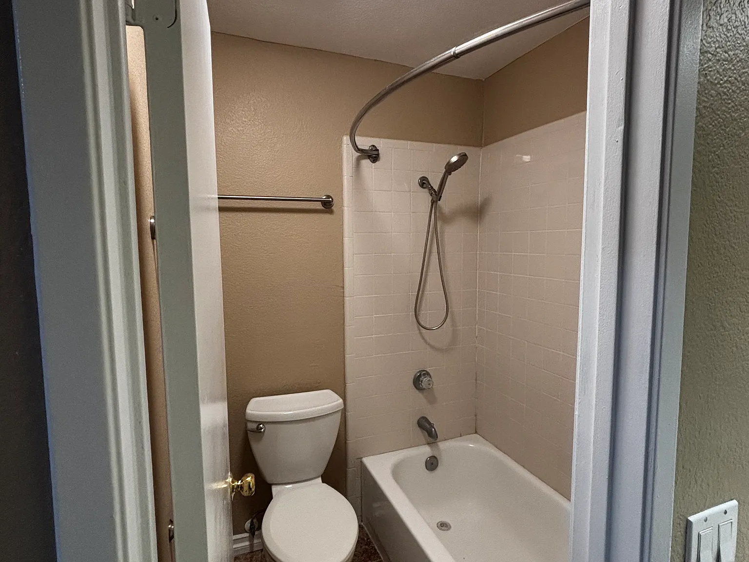 4900 N Grand Ave — Photo 4