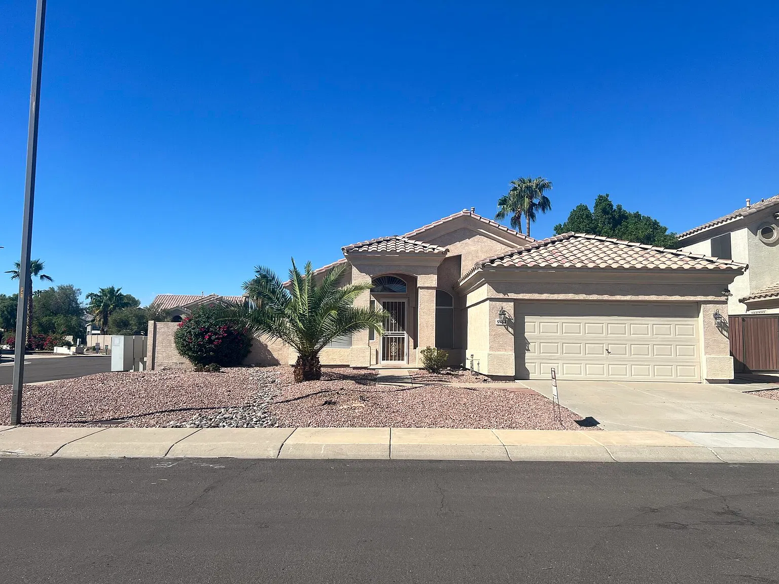 3 bed, 1854 sqft, $2,500 — Photo 2