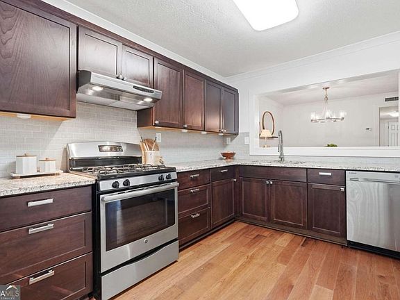 5th image of 2901 Lenox Rd NE #610