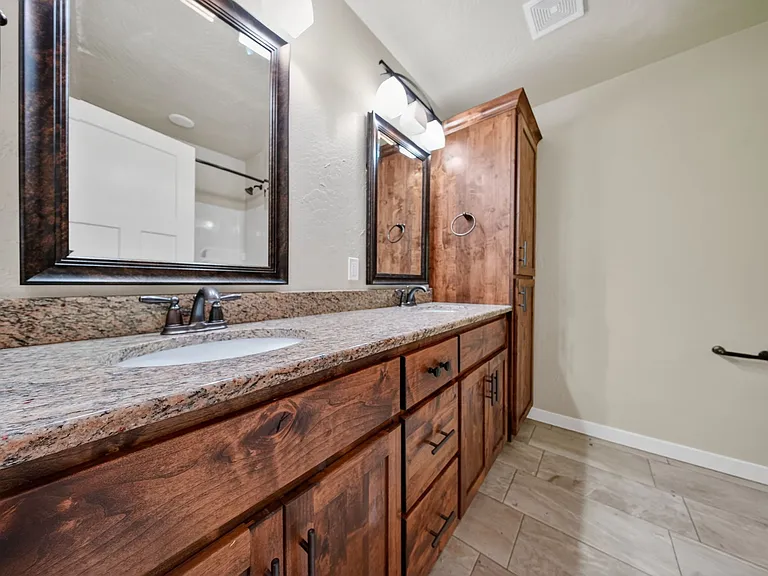 1420 S Treetop Ct — Photo 20