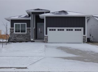 1145 Fifield Rd, Pella, IA 50219