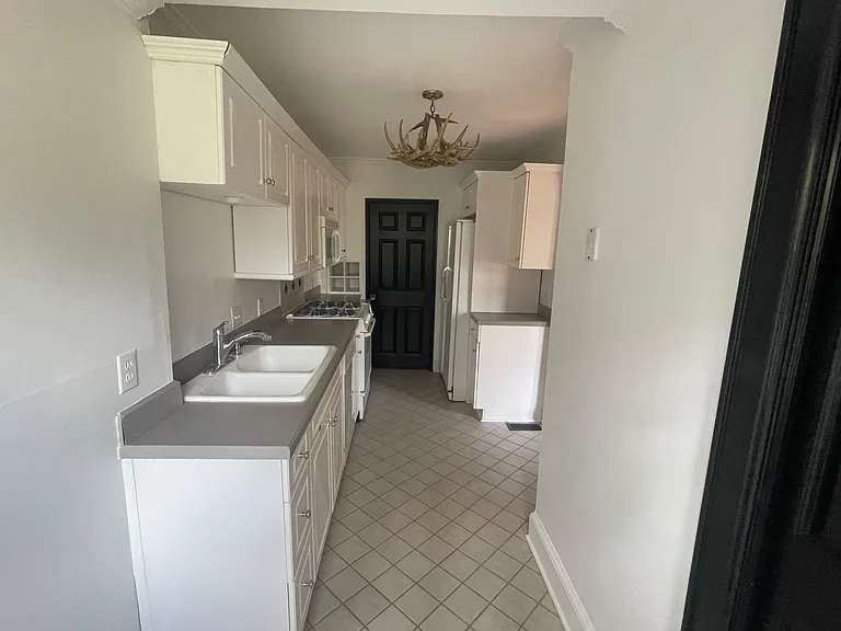2715 Chelsea Dr — Photo 6