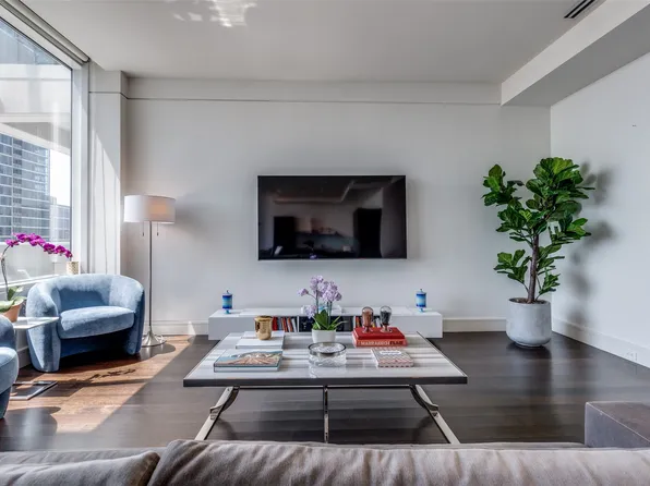 2408 Victory Park Ln APT 1132, Dallas, TX 75219