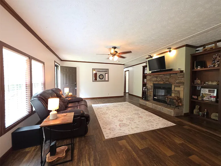 21683 White Oak Dr — Photo 7