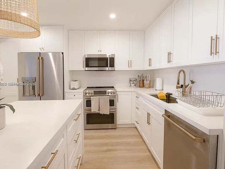 8877 Collins Ave #Penthouse 8 — Photo 17