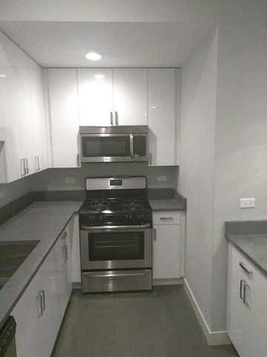 2nd image of 2050 W Division St