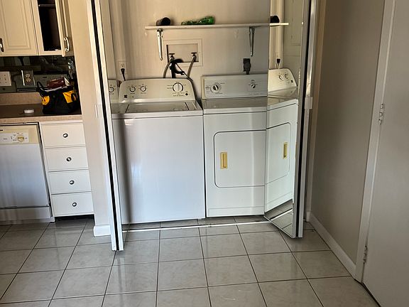 3rd image of 4709 Maccorkle Ave SE APT 3C