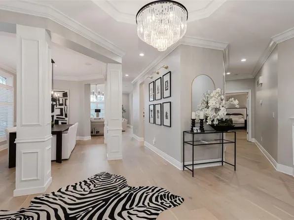 597 Upper Conway Cir, Chesterfield, MO 63017