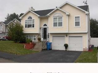 21 Woodcrest Dr, Waterbury, CT 06708