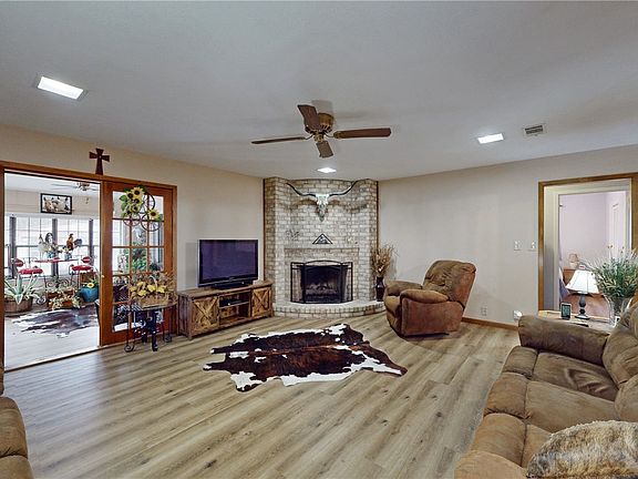 5th image of 3831 Ravenwood Dr