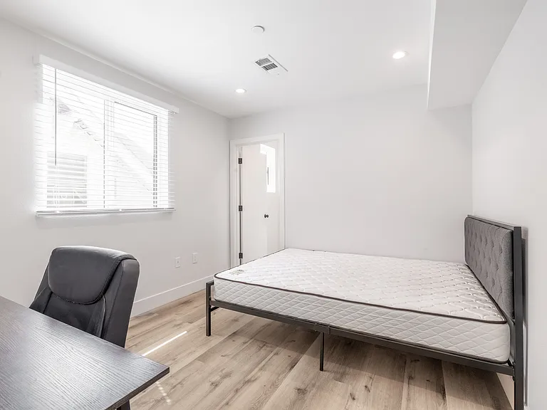 1181 Rolland Curtis Pl — Photo 8