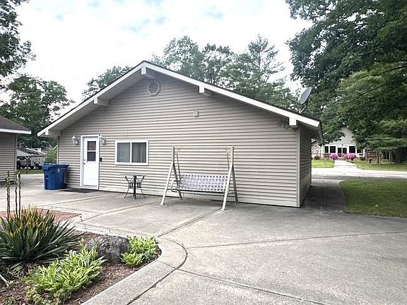 3rd image of 103 Whitebirch Dr