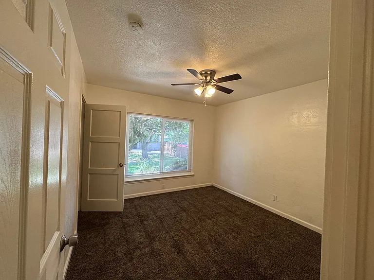 3452 - 3458 E. Clinton Ave Fresno — Photo 12