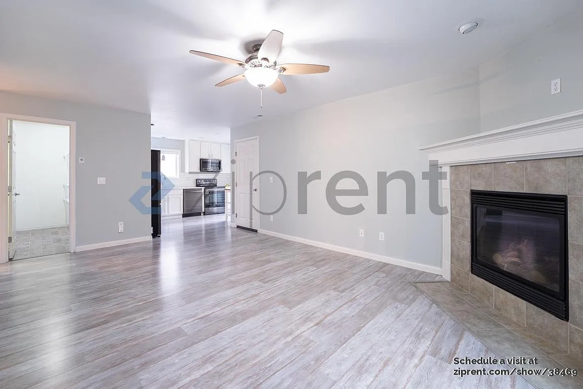 4 bed, 2270 sqft, $3,675 — Photo 4