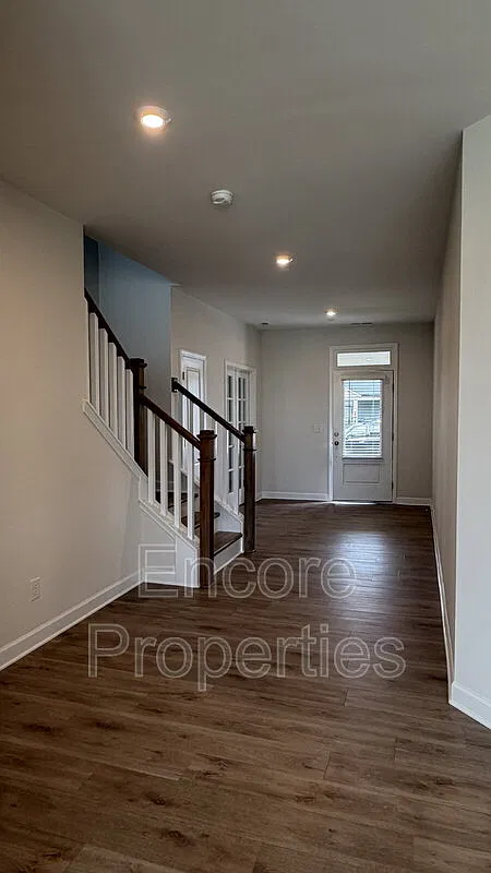 4 bed, 3.5 bath, 3021 sqft, $2,595 — Photo 3