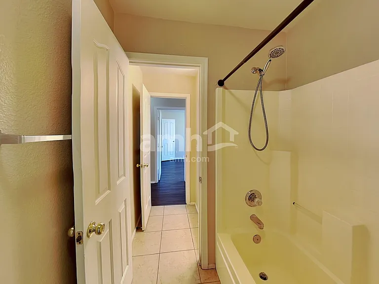 2464 E Westchester Dr — Photo 17