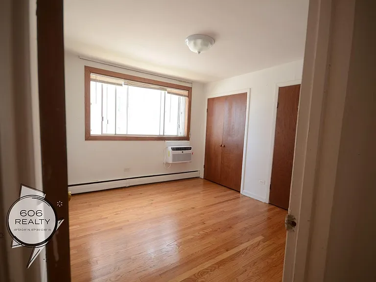 East Rogers Park Units on Juneway! — Photo 8
