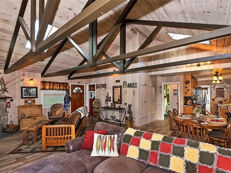 1035 Nesthorn Dr — Photo 3