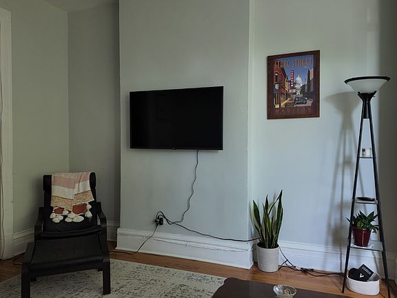 5th image of 900 W Newport Ave APT 3