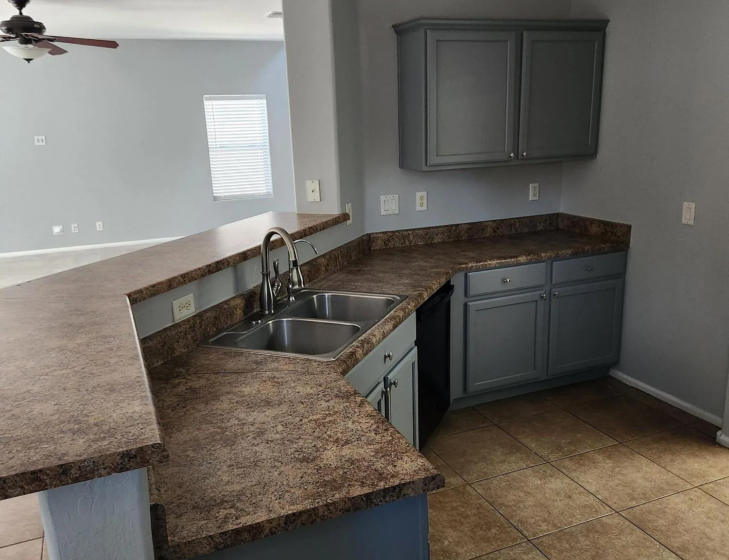3 bed, 2.5 bath, 2243 sqft, $1,800 — Photo 4