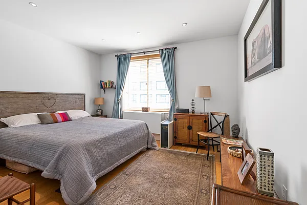 Rented by Douglas Elliman | media 8