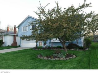 230 E Overlook Dr, Eastlake, OH 44095