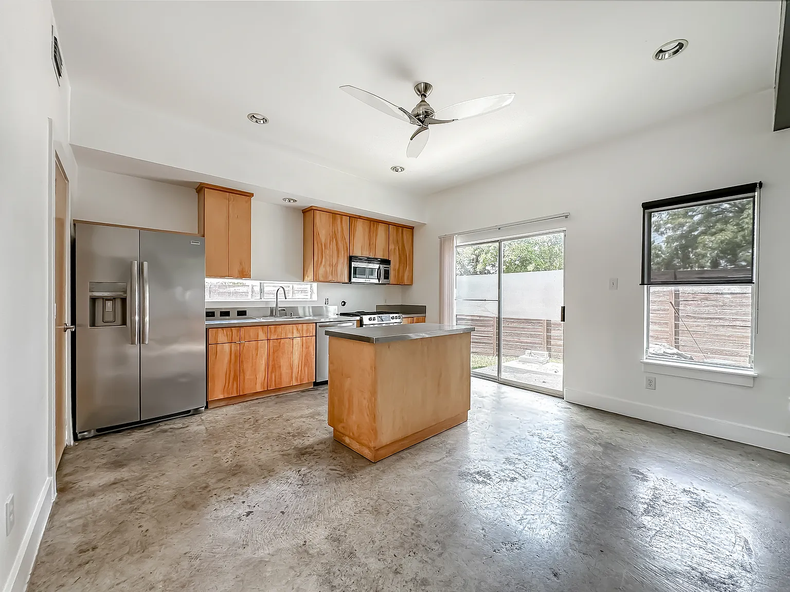 3 bed, 1656 sqft, $2,495 — Photo 2