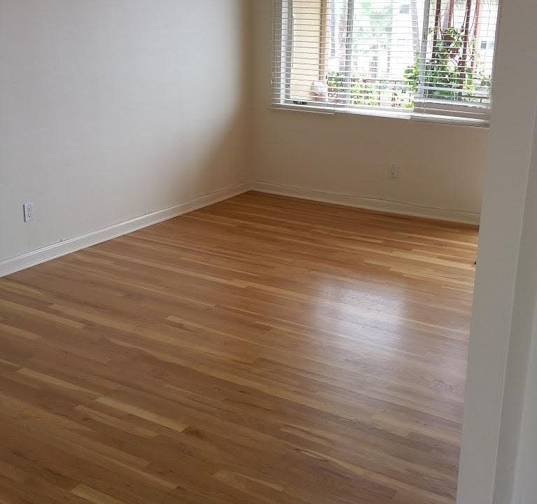 1st image of 3157 Lincoln Ave