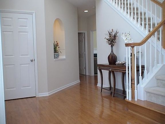 Grand hardwood foyer w/stately spindle staircase