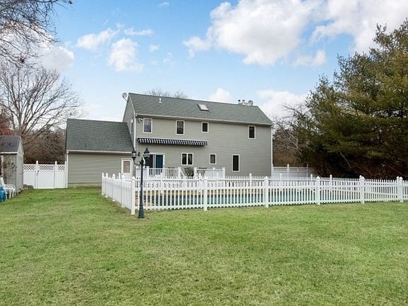 4th image of 361 Moses Ln