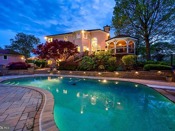 Enjoy life in this magnificent backyard.