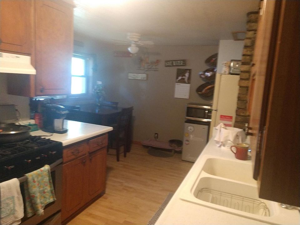 Kitchen- refrigerator included