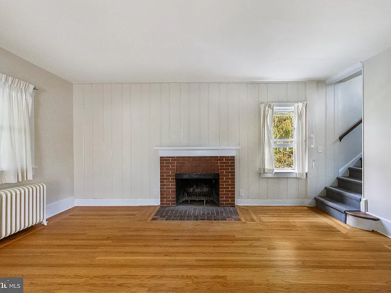 219 Washington Rd — Photo 3