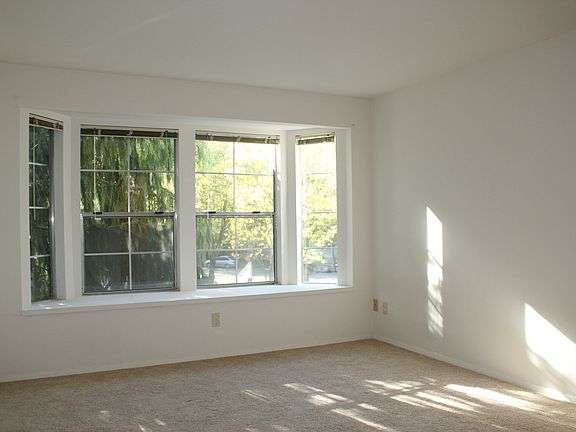 5th image of 7602 Concord Ln NE #101
