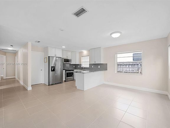 4th image of 429 Avenida Hermosa
