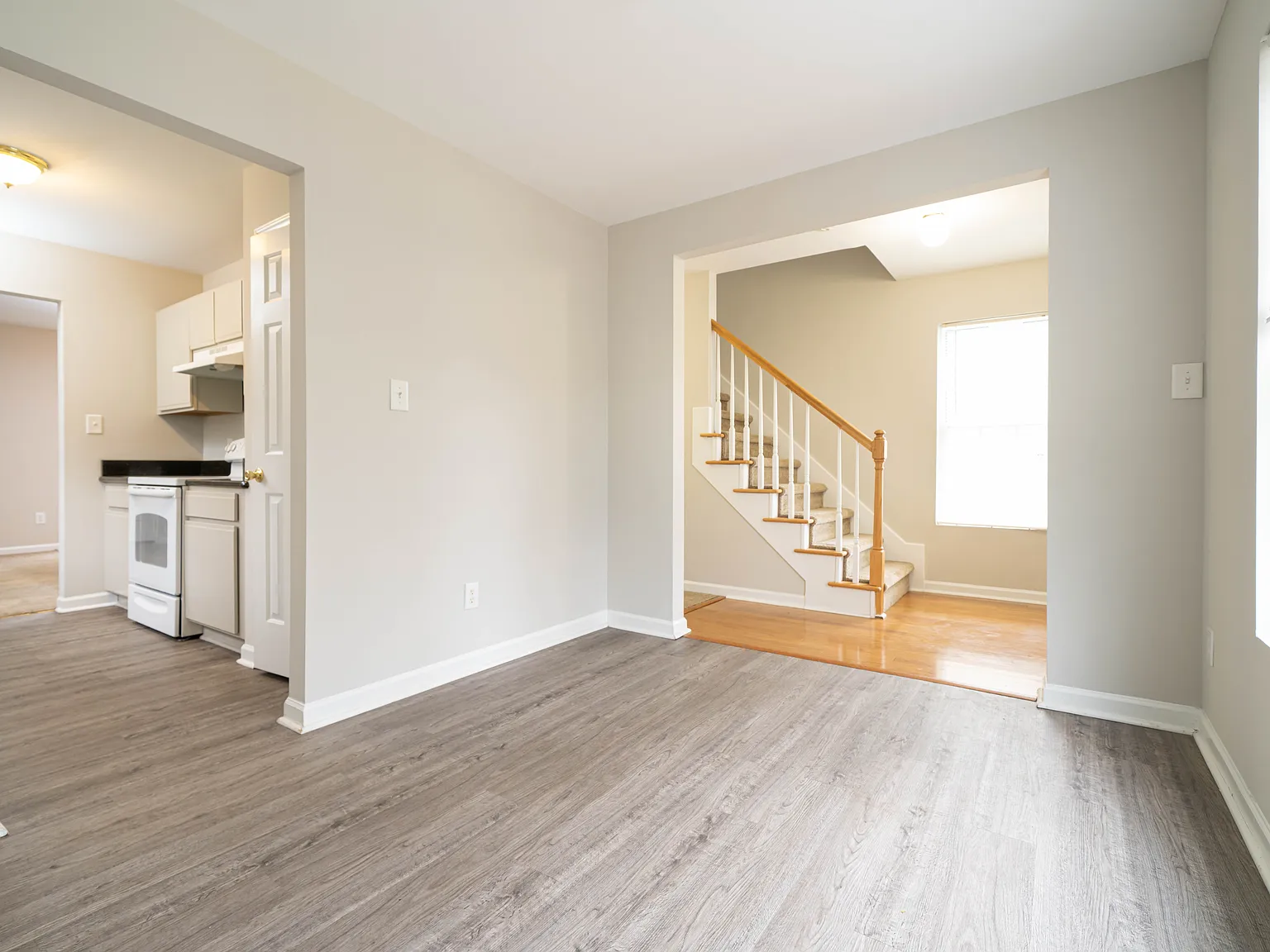3 bed, 2.5 bath, 1320 sqft, $1,800 — Photo 2